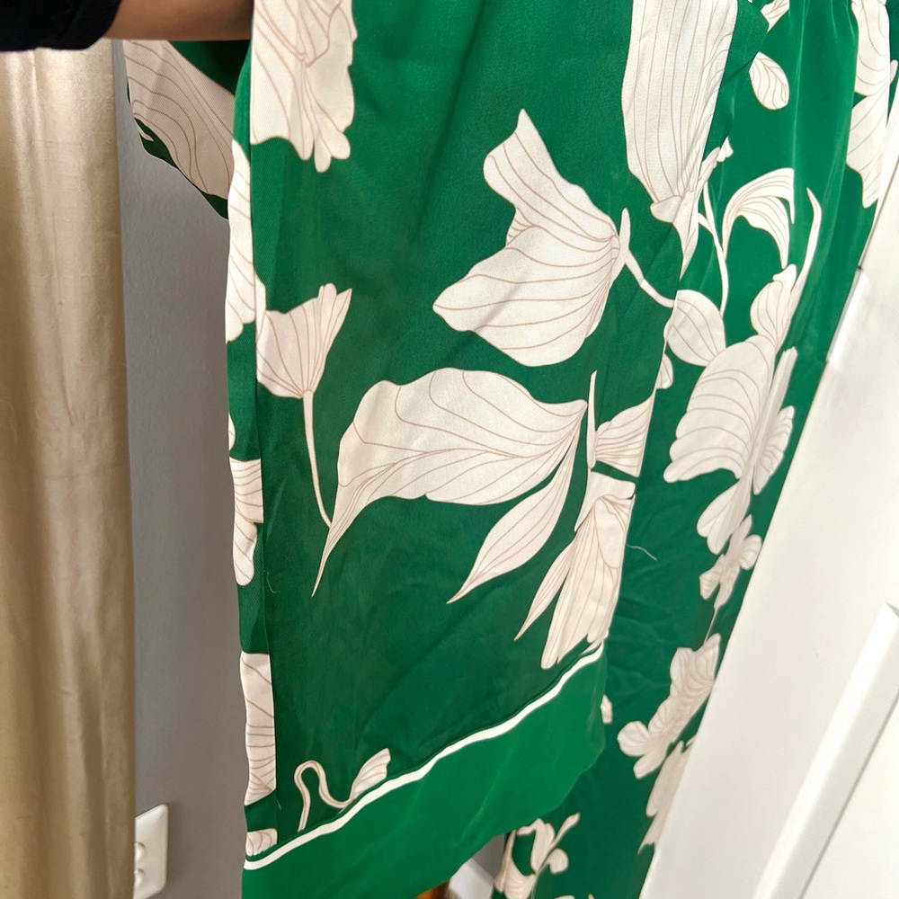 H&M Green Pants with White Leaf Pattern - Picture 4 of 12